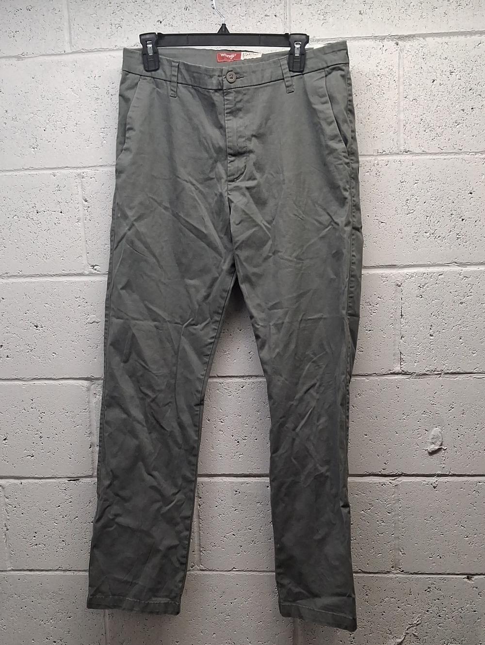 NWOT Mens Grey Wrangler Straight Fit Pants Sz. 33x32
